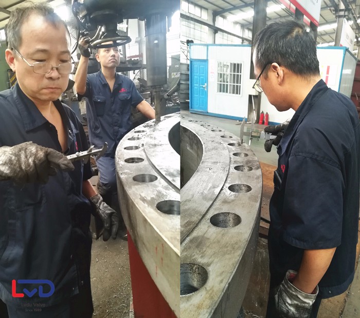 雙偏心硬密封電動(dòng)法蘭蝶閥加工過程<鉆法蘭螺栓孔>