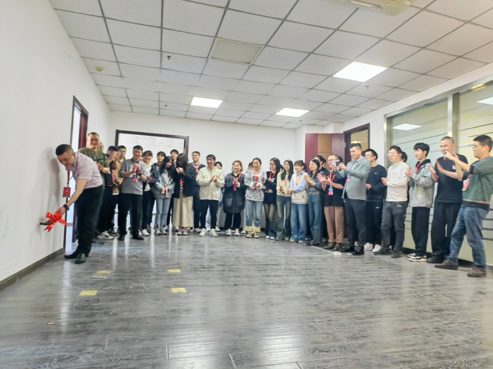 中阀传媒三期办公室启动开工仪式